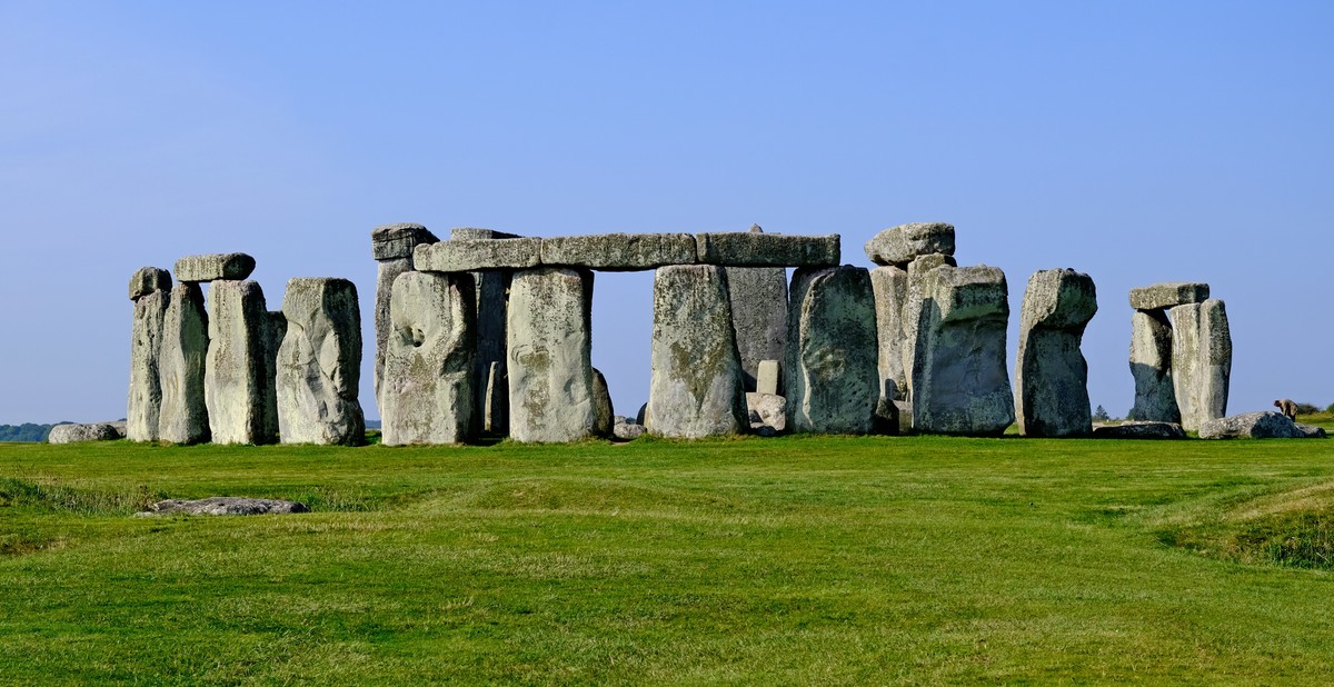 Ken Follett rekonstruuje historię powstania jednej z najstarszych i najbardziej zagadkowych budowli na Ziemi - megalitycznego kręgu Stonehenge