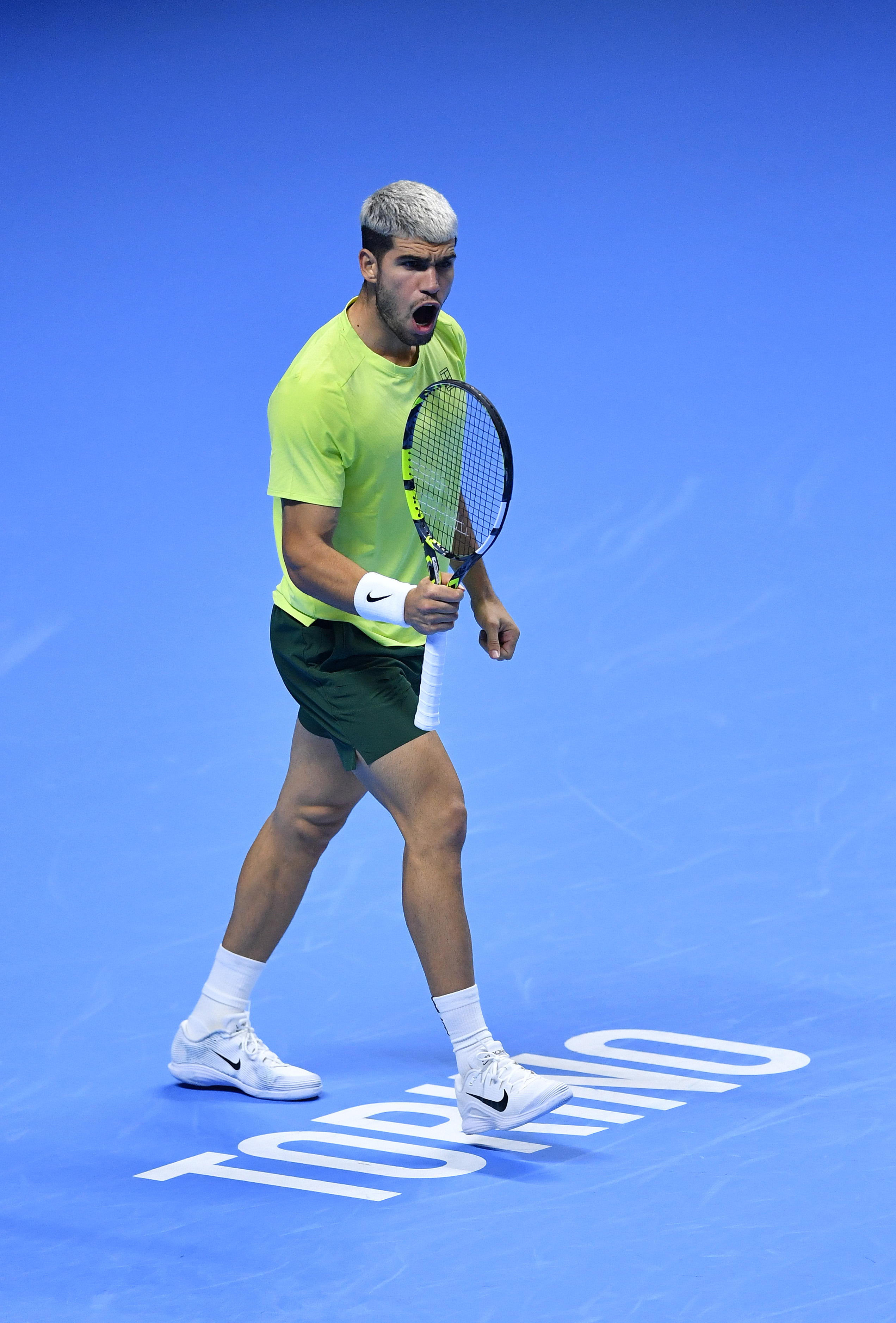 Alcaraz arrolla a Auger-Aliassime y jugará la final ante Sinner