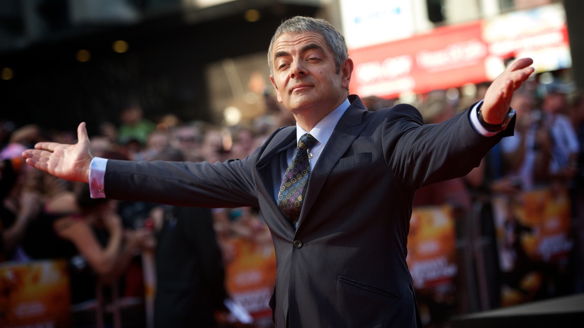 Mindenki felkészült? Rowan Atkinson visszatér – Mutatjuk, miben láthatja