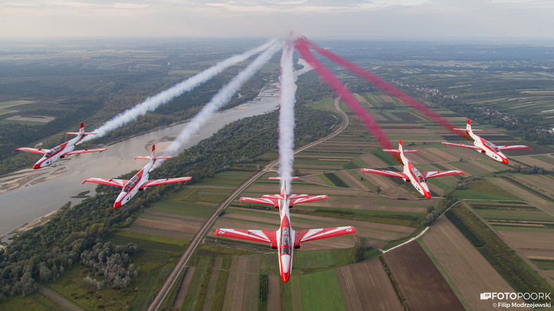 Biało-Czerwone Iskry - zespół akrobatyczny polskiej armii