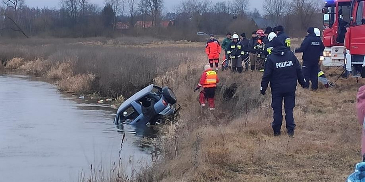 Starzynka. Pusty samochód wyłowiony z rzeki Krzna