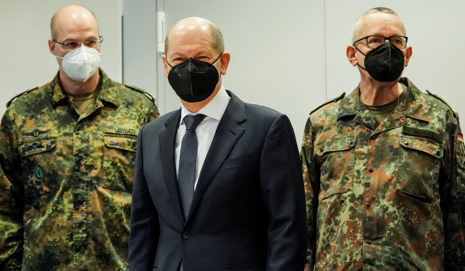 Kanclerz Olaf Scholz podczas odwiedzin w dowództwie Bundeswehry (marzec 2022 r.)