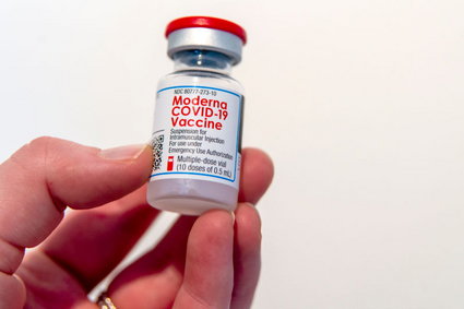 Czym różni się szczepionka Moderny od szczepionki Pfizera? Małe, choć istotne różnice