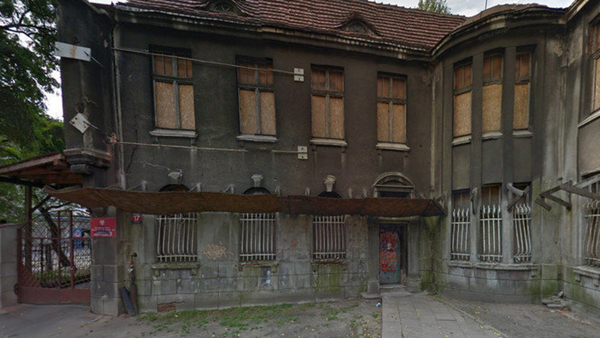 Władze Łodzi nie poddają się w sprawie remontu kamienicy przy Wólczańskiej 17, gdzie był kręcony film Kingsajz.