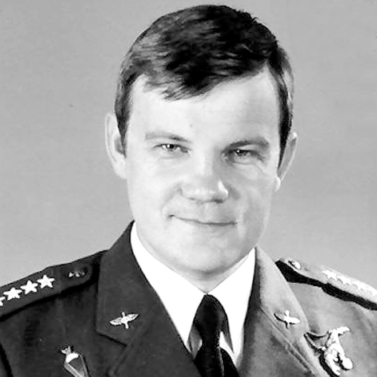 kpt. pilot Leszek Ziemski
