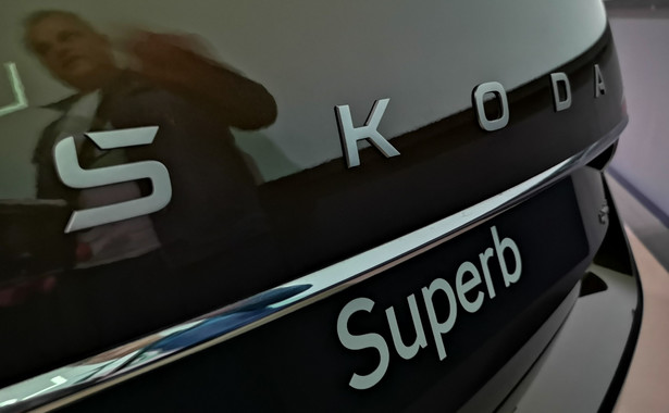 Skoda Superb nowej generacji dostanie nowe logo marki