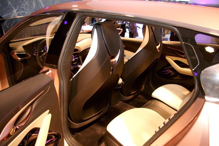 Infiniti Q30 Concept