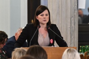 "Hej, hej, hej, aborcja jest okej". Wysłuchanie publiczne w Sejmie na kilka minut przerwane