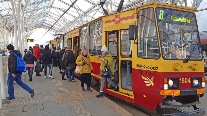 Przerwa w wydłużonym czasie biletów. Kontrolerzy będą upominać pasażerów.