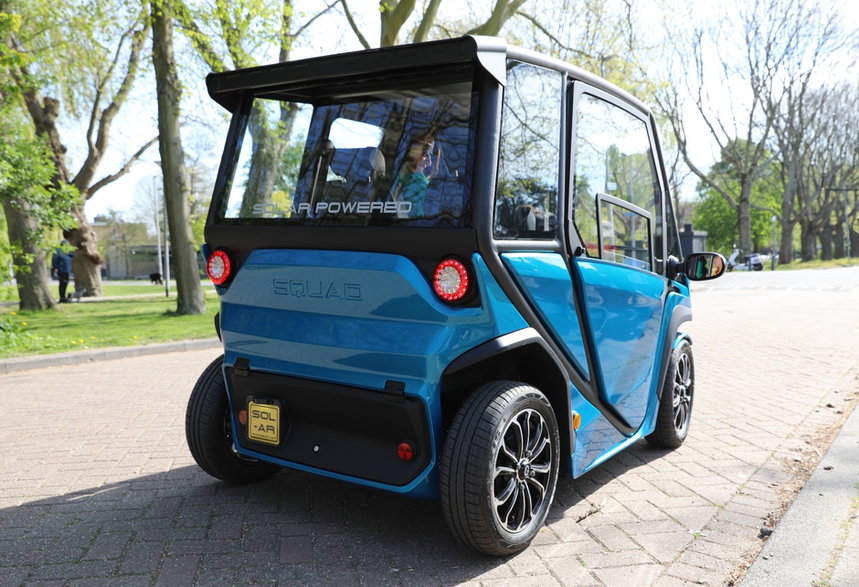 Samochód miejski Squad Solar zaprezentowany podczas imprezy Fully Charged 2022 w Amsterdamie
