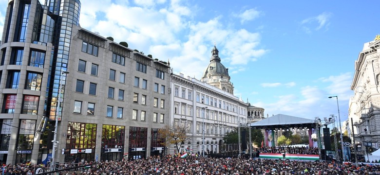 Prorządowy wiec w rocznicę antysowieckiego powstania. Orban uderza w UE i w USA