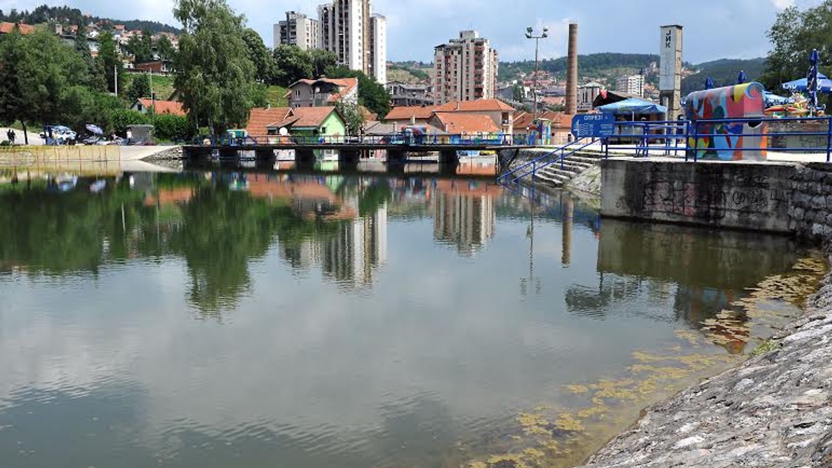 U popodnevnim satima alge dospeju u deo kupališta oko brane