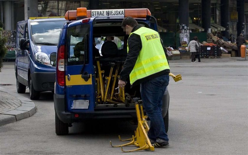 Strażnicy gnębią kierowców, a menele rządzą