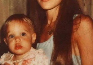 Majka Anđeline Džoli u mladosti je bila identična Mirka Vasiljević