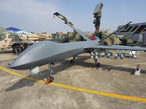 Najnovija kineska CH-5 moÅ¾e poneti Äak 16 voÄenih bombi ili raketa