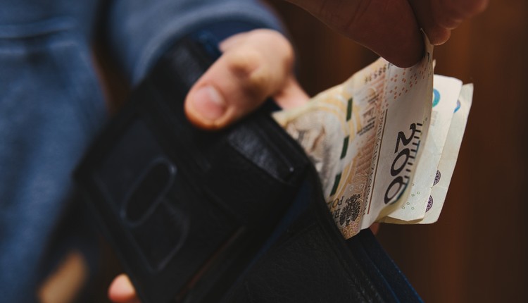 Polacy drżą przed finansowym kataklizmem. Alarmujące wyniki raportu
