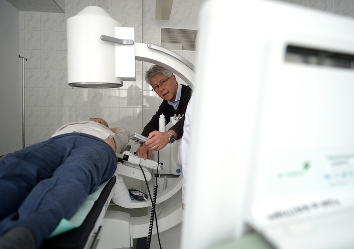 ROZBIJANIE KAMIENI NERKOWYCH METODĄ ESWL