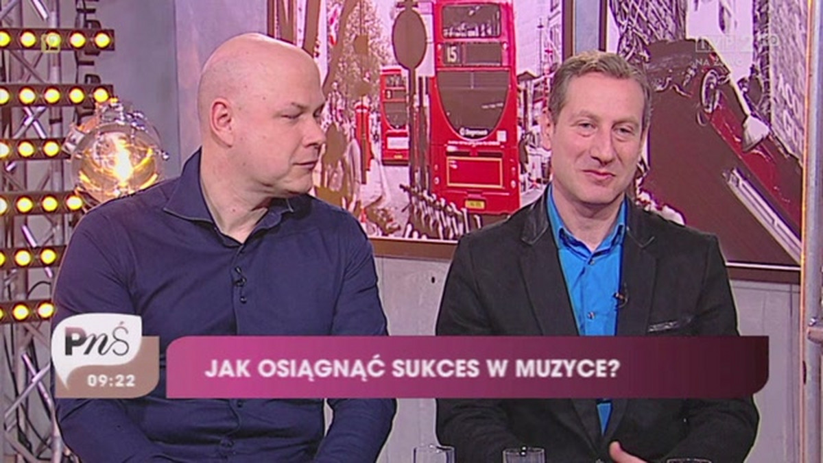 - Niektórzy się odcinają, że uroda to nie jest warunek konieczny, ale na pewno pomaga w show-biznesie" - powiedział na antenie TVP Wojtek Jagielski. "Historia pokazuje, że ładnym zawsze jest ładniej" - potwierdził jego słowa Paweł Kostrzewa. Niekorzystny wygląd zewnętrzny zdaniem Kostrzewy nie przekreśla jednak szans na karierę