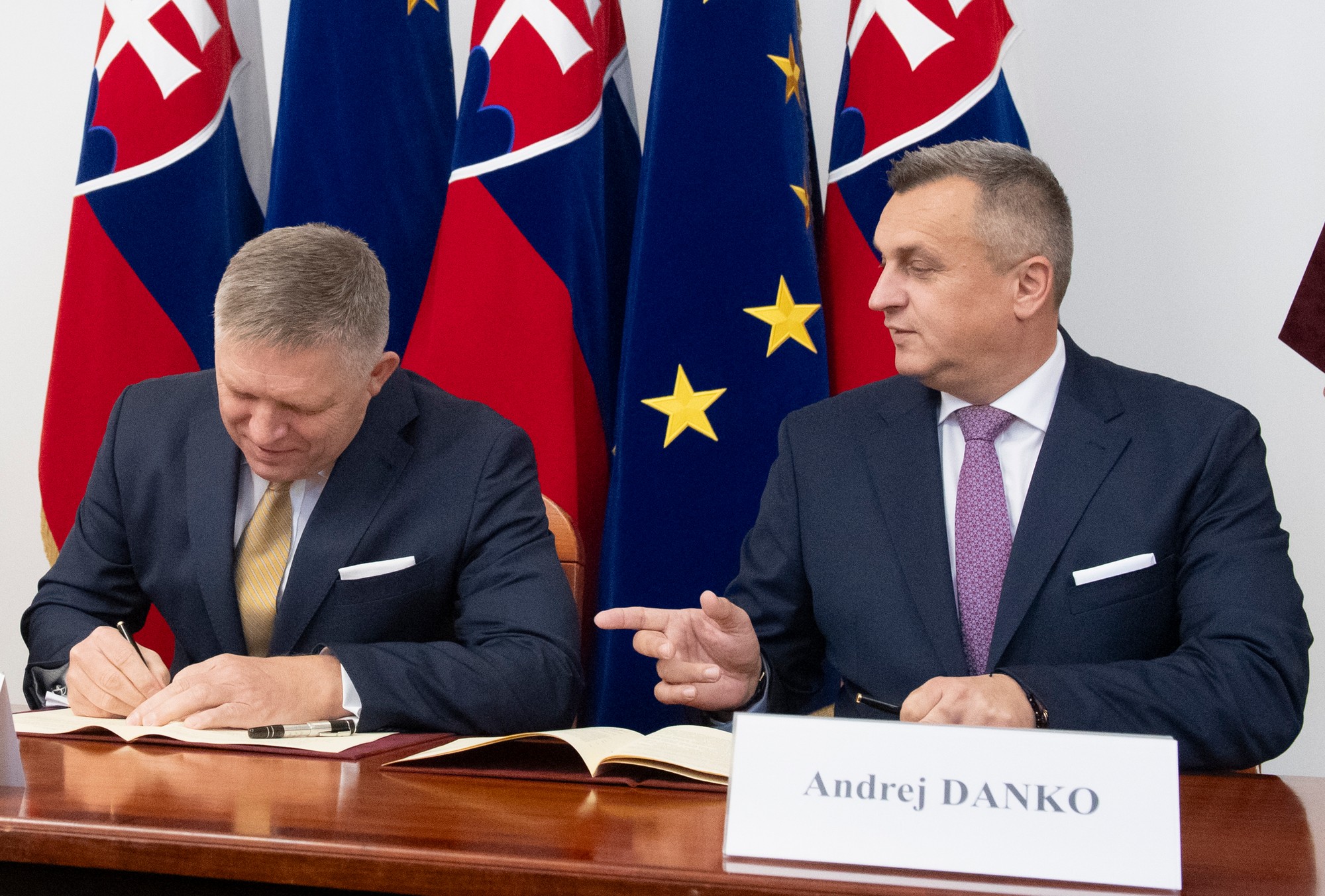Predseda Smer-SD Robert Fico a predseda strany SNS Andrej Danko.