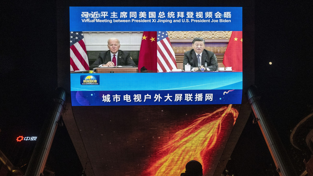 Xi Jinping depcze Bidenowi po piętach i rozszerza nuklearny arsenał