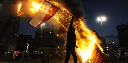 Płonąca tęcza, zniszczone auta, ranni policjanci. Ten Marsz Niepodległości zapisał się czarną kartą w historii