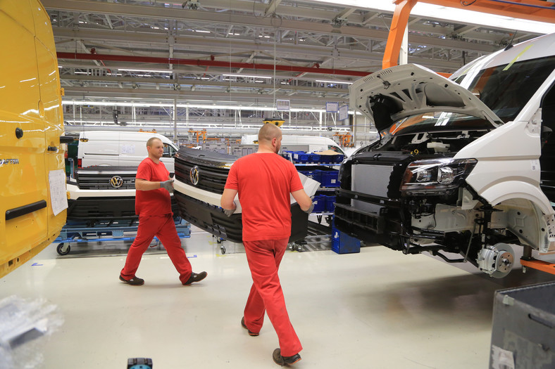 Fabryka Volkswagena we Wrześni: etapy produkcji Craftera na montażu