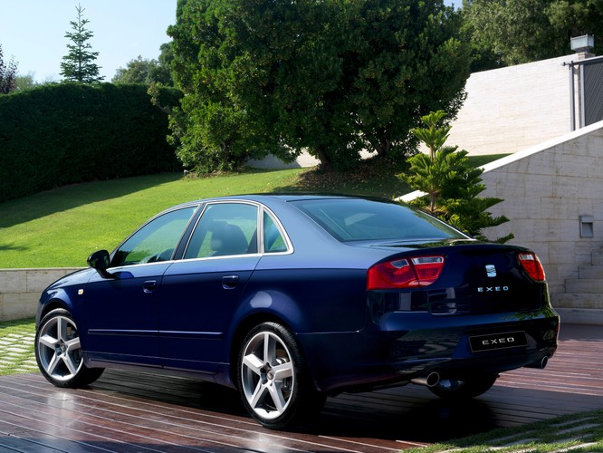 Auto powstało na platformie audi A4 poprzedniej generacji