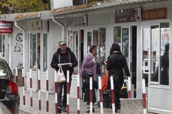 Polski aktor na zakupach. Z kartką od żony?