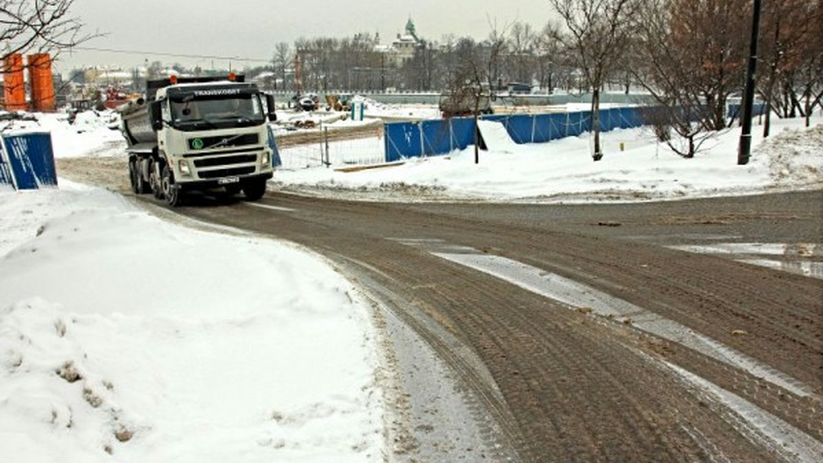 Inwestor dostał również decyzję środowiskową, niezbędną do otrzymania pozwolenia na przebudowę układu drogowego. Prace drogowe zaczną się latem - informuje portal mmlublin.pl.