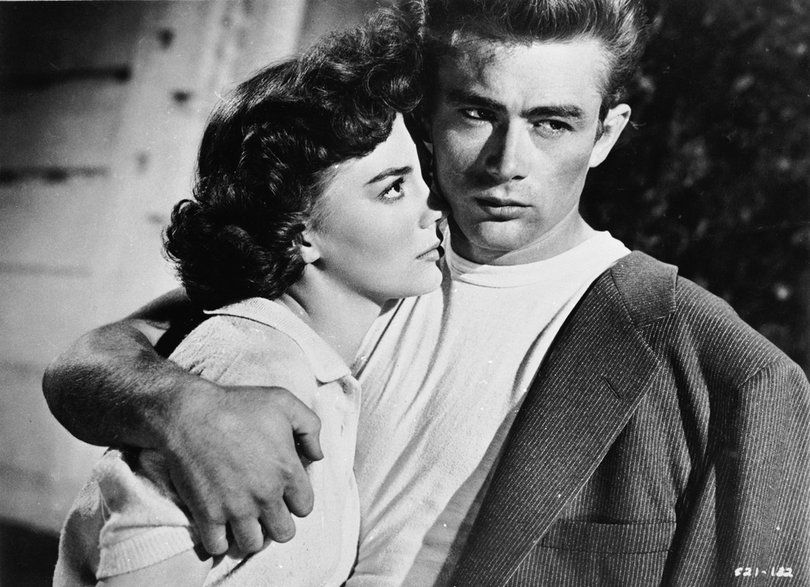 James Dean i Natalie Wood na planie filmu "Buntownik bez powodu"