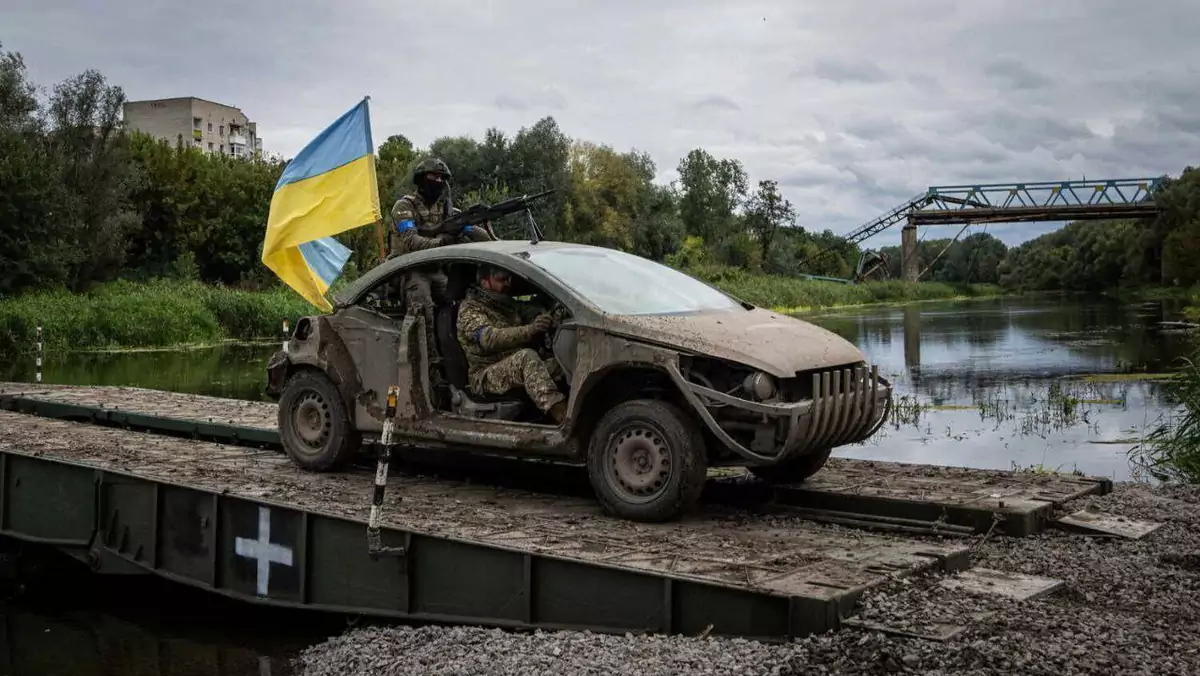 Peugeot 307 CC przerobione na pojazd wojskowy w Ukrainie