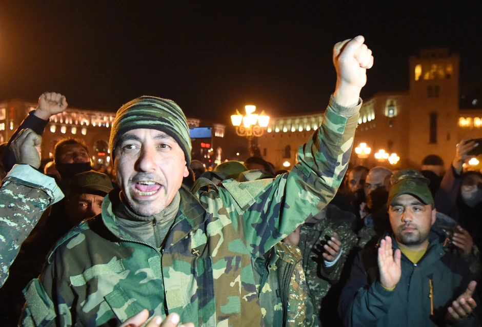 Vojska na protestima u Jerevanu u novembru 2020.