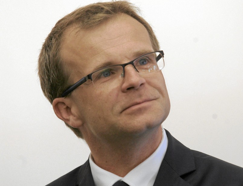 Ludwik Kotecki w latach 2009–2012 był pierwszym pełnomocnikiem rządu ds. wprowadzenia euro w Polsce. W Ministerstwie Finansów pracował prawie dwie dekady, od 2008 do 2012 r. był wiceministrem finansów, następnie głównym ekonomistą resortu. Później trafił na stanowisko zastępcy dyrektora wykonawczego w MFW w Waszyngtonie, które piastował do listopada 2016 r.