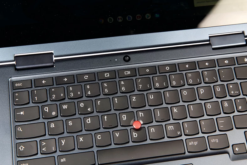 Chromebook ma trackpoint typowy dla ThinkPada