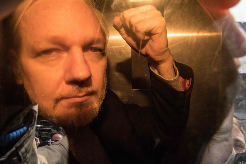 Londyn: Julian Assange usłyszał wyrok. Założyciel WikiLeaks skazany na więzienie