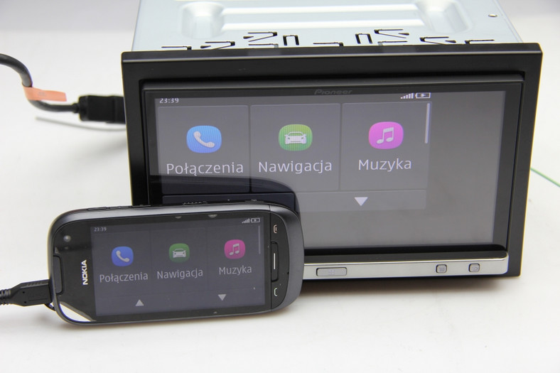 Nokia 701 i Pioneer SPH-DA110 w trybie MirrorLink.