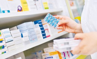 Jaki byłby koszt obietnic PiS o darmowych lekach dla najmłodszych i najstarszych Polaków?