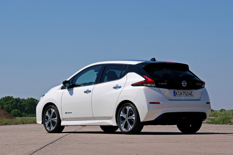 Czy elektryki są praktyczne? Nissan Leaf kontra VW eGolf