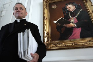 Stoczniowcy bronią księdza Jankowskiego