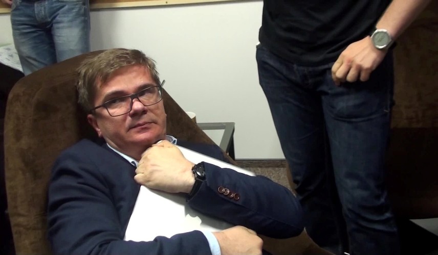 Redaktor naczelny 'Wprost' Sylwester Latkowski na kadrze z nagrania