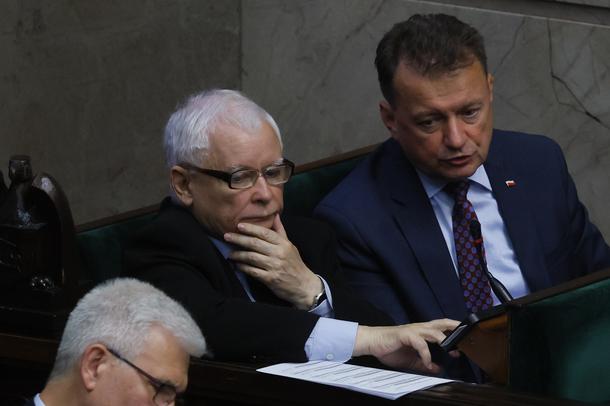 Jarosław Kaczyński i Mariusz Błaszczak w Sejmie