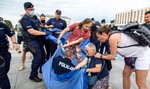 Szarpanina przy pomniku smoleńskim. "Tu jest Polska, tu jest Unia". Interweniowała policja