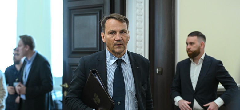 Sikorski wygrywa z Tuskiem w sondażu. Nadchodzi zmiana premiera?