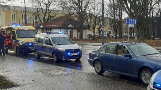 Kierowca bmw siedział nieprzytomny za kierownicą auta na ul. Kościuszki. Znaleziono przy nim... susz roślinny