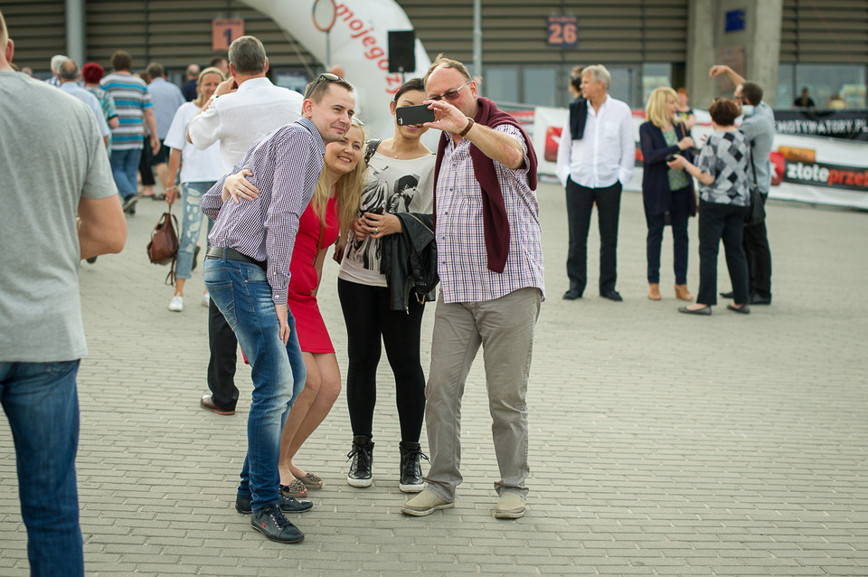 Publiczność na koncercie Roda Stewarta w Atlas Arenie w Łodzi