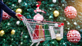 Świąteczne zakupy coraz droższe. Koszyk podstawowych produktów przekroczył 100 zł