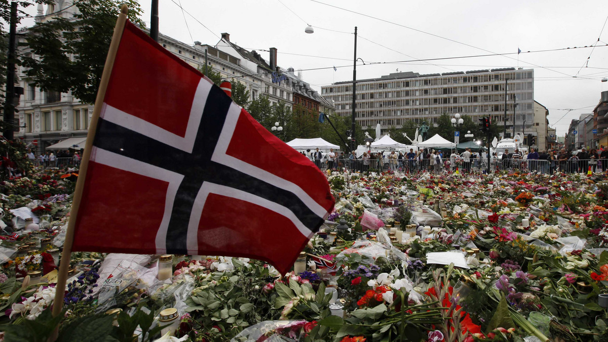 Premier Norwegii Jens Stoltenberg ogłosił dziś, że utworzona zostanie niezależna komisja ds. zbadania wydarzeń wokół piątkowego zamachu bombowego i strzelaniny, które kosztowały życie 76 osób.