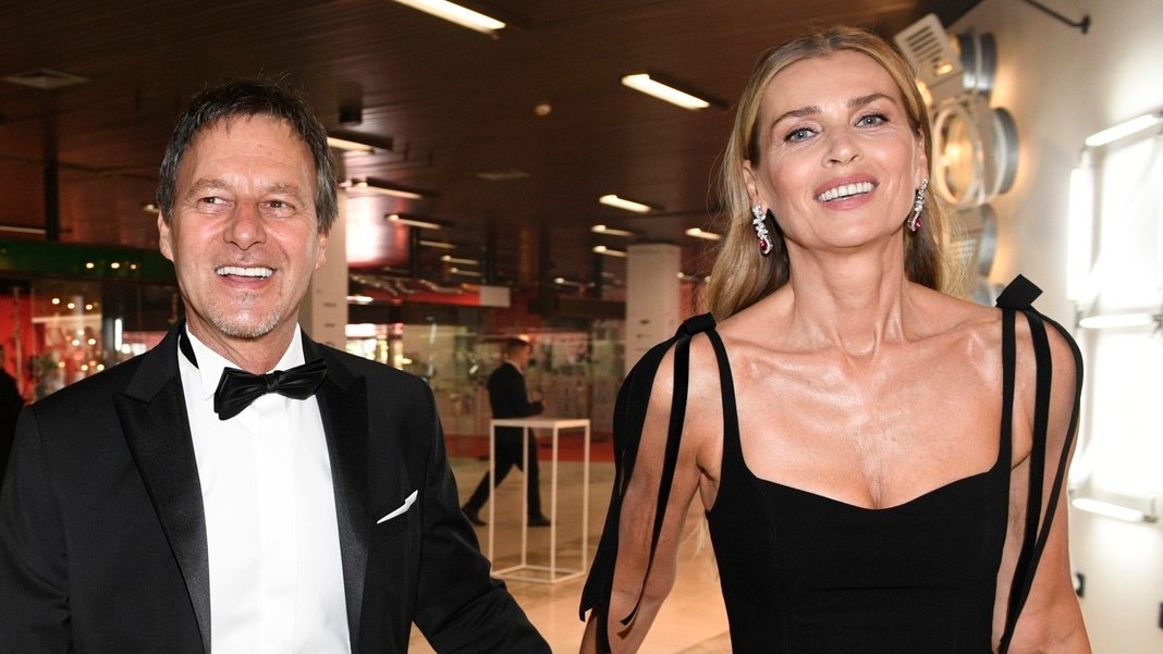 Spevák Pavol Habera a modelka Daniela Peštová. 
