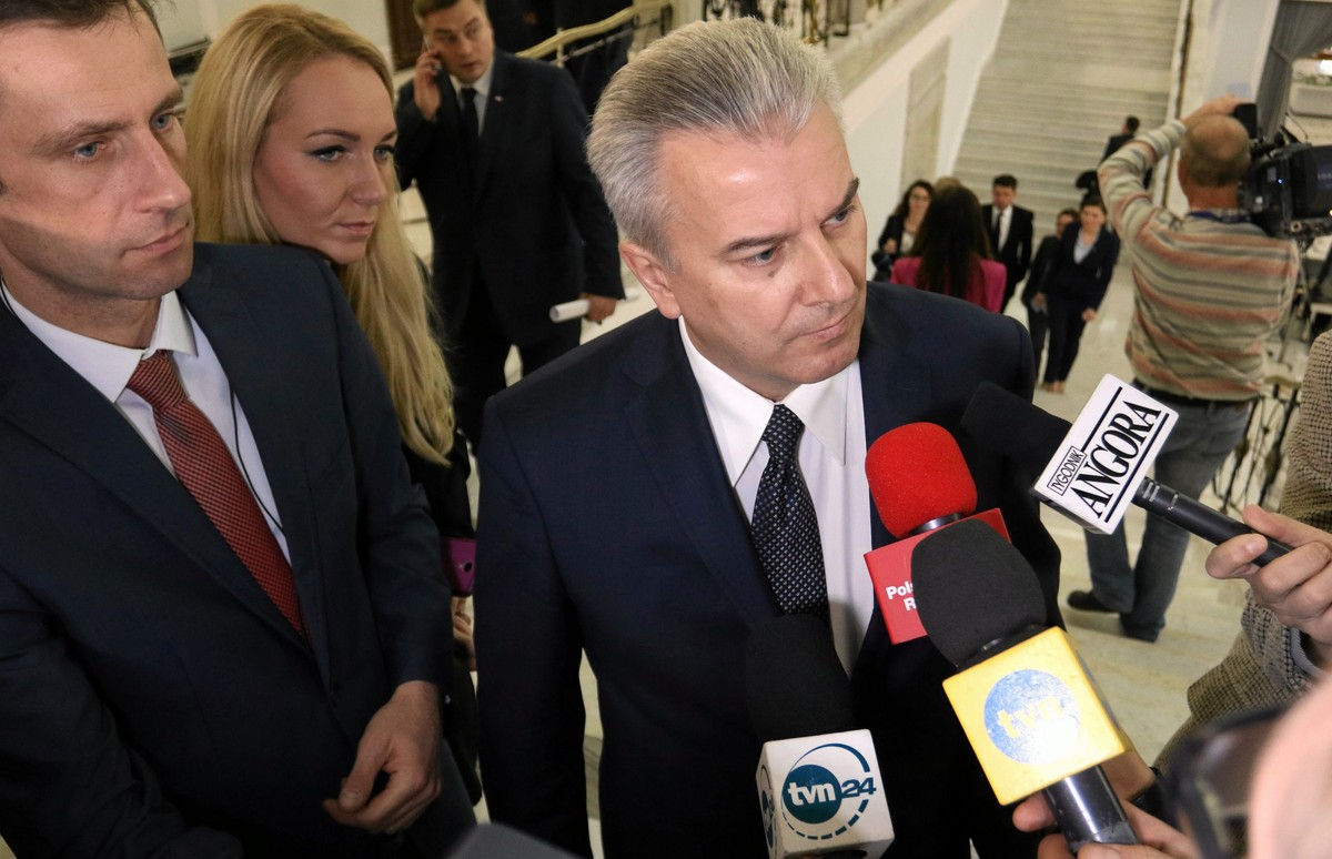 Grabarczyk bije w Schetynę w sprawie TK: Nie miał upoważnień do mediacji