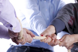 Gięcie pały, czyli szaleństwo jako narzędzie normalności. Jak odpolaryzować politykę?